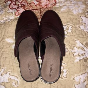 women’s Easyspirit clogs